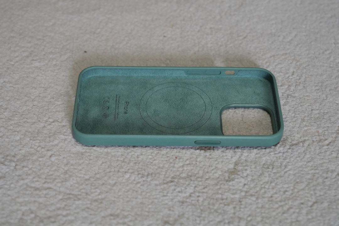 아이폰 13프로 맥세이프 실리콘 케이스를 1만원에 판매--5