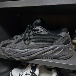 아디다스 이지부스트 v2 반타 이미지