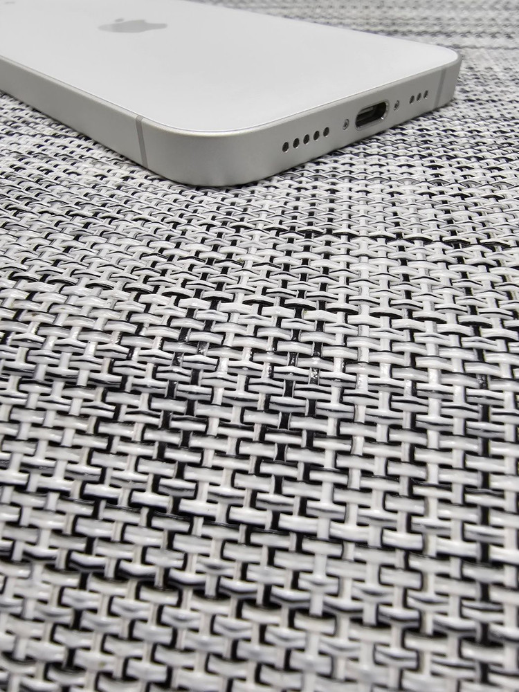 (신폰급) 아이폰 16E 256G 화이트 배터리100% 싸이클33 보증내년 8월까지남은 초S급 73만팝니다@--5