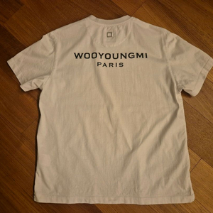 우영미 25ss 백로고 반팔티셔츠 화이트 46사이즈