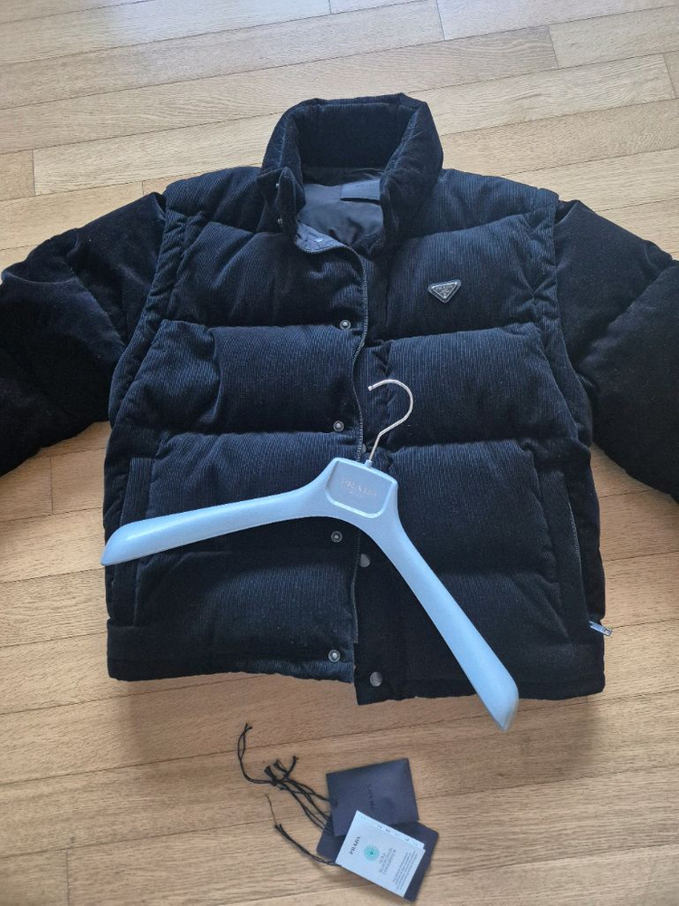 프라다 코듀로이 패딩 점퍼--1