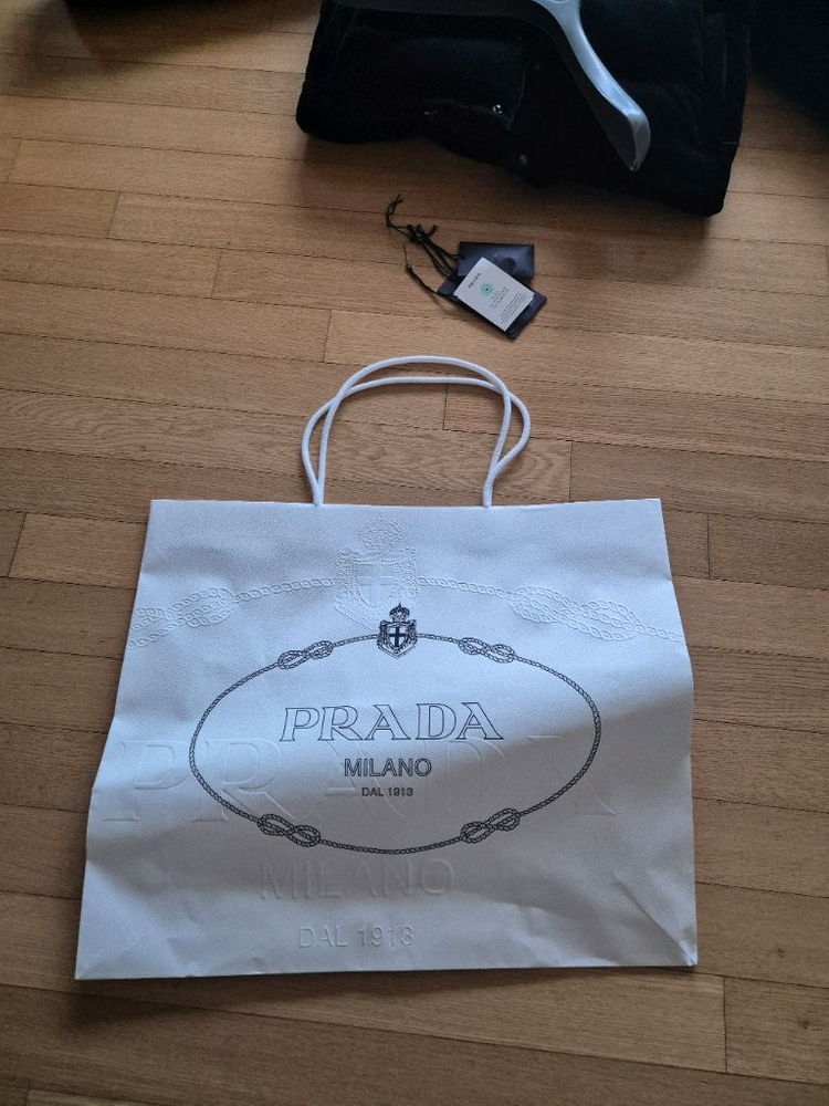 프라다 코듀로이 패딩 점퍼--2