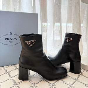 (1회착용)프라다 카프스킨(송아지가죽) 앵클부츠 36.5