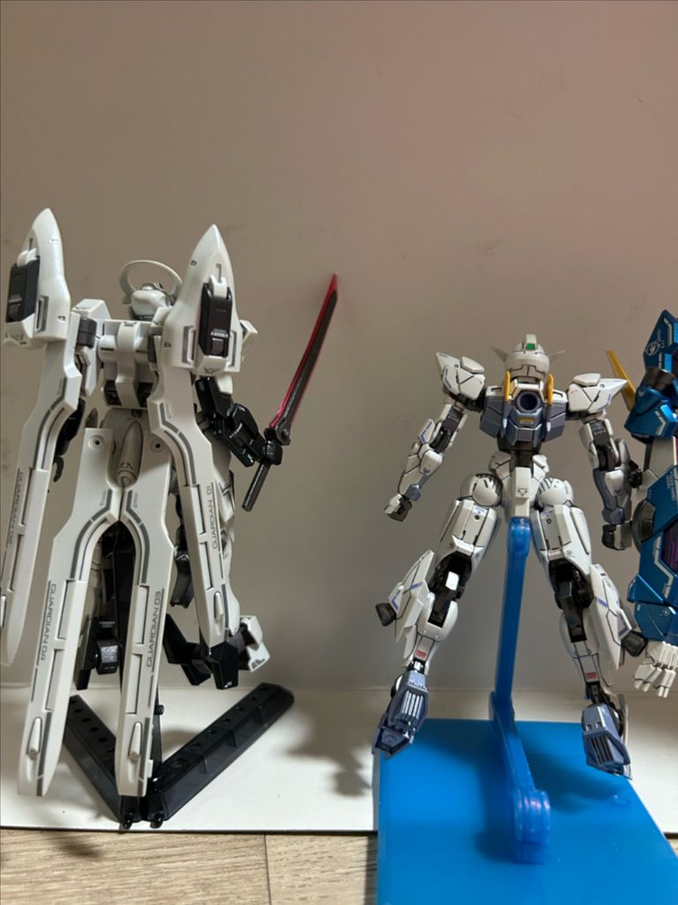 반다이 HG 풀 도색작 2종 일괄 팝니다(르브리스지우,슈바르제테) 이미지