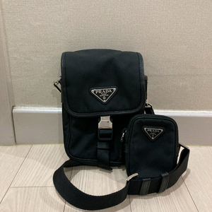 프라다 삼각로고 리나일론 크로스백