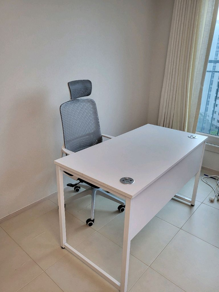 파티션 책상 의자 원탁 철제캐비넷 철재옷장 서랍 책장 수납장 회의용의자 회의용테이블 철재유리진열장 이미지