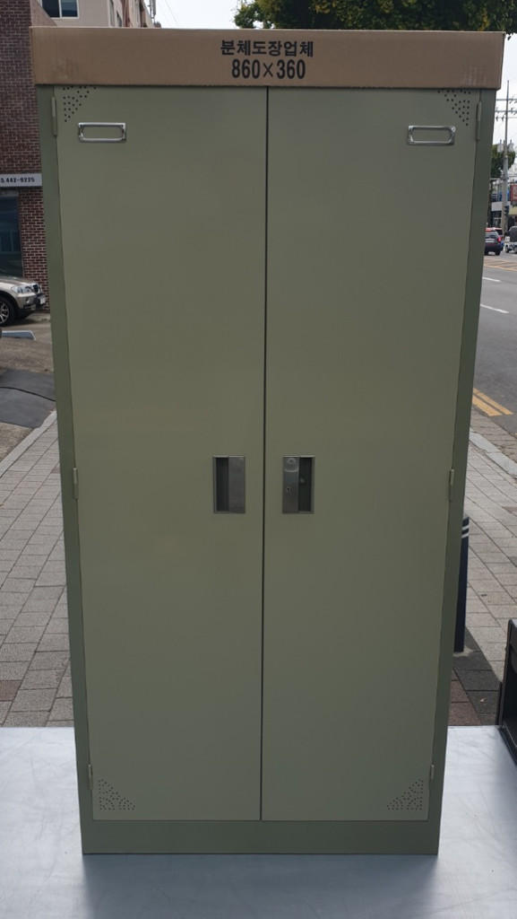 파티션 책상 의자 원탁 철제캐비넷 철재옷장 서랍 책장 수납장 회의용의자 회의용테이블 철재유리진열장 이미지