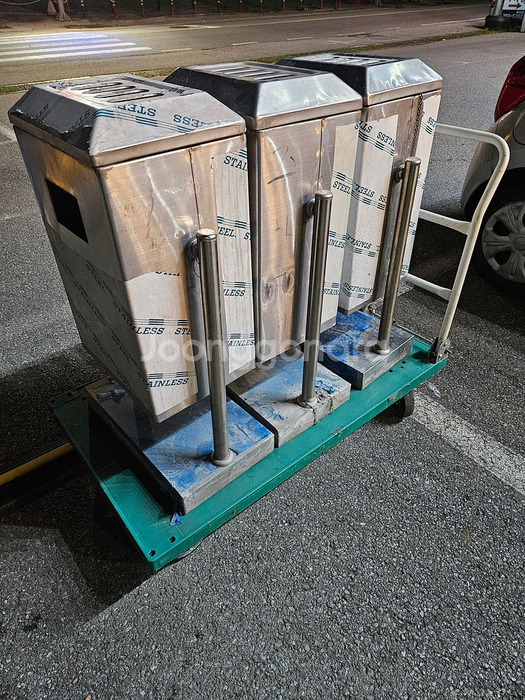 스텐쓰레기통 스텐쓰래기통 정원쓰레기통 공원쓰레기통 분리수거함 분리수거통 팝니다.--1