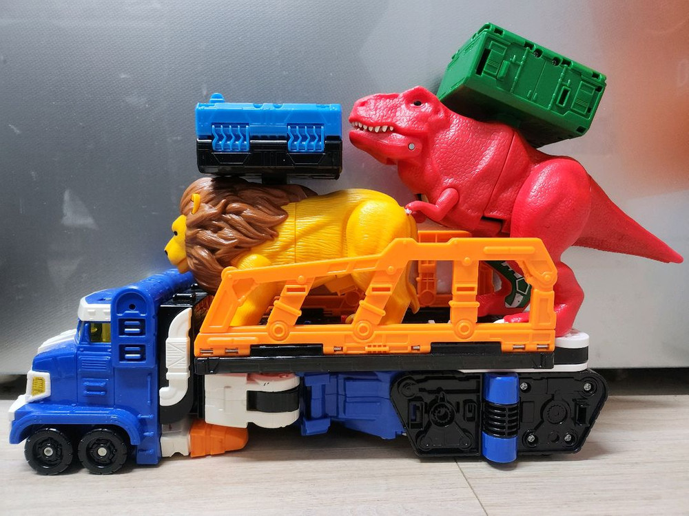 헬로카봇 티라이오 택배비 포함--1