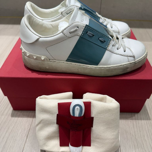 발렌티노 여성 정품 스니커즈 팝니다.(사이즈 35)