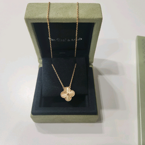 반클리프 기요세 목걸이