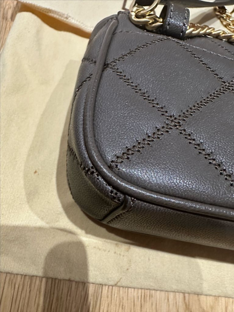 토리버치 윌라 퀼팅 벨트백 크로스백--4