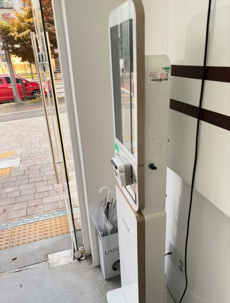 오더퀸 22인치 키오스크 토스포스 사용가능 개조--1