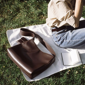 로서울X민하 Trove bag Amber 컬러