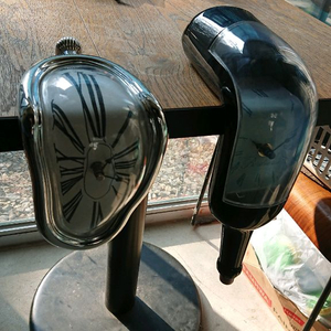 세라토네인 드래곤드래곤 탁상시계