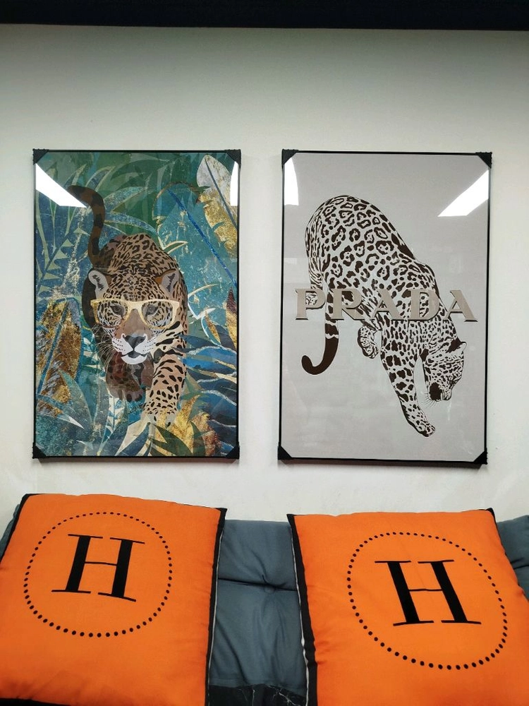 치타그림 표범그림 동물그림 프라다 그림액자 그림 액자 팝아트 명품그림 명품액자 럭셔리 인테리어소품 인테리어 가방 꽃 이미지