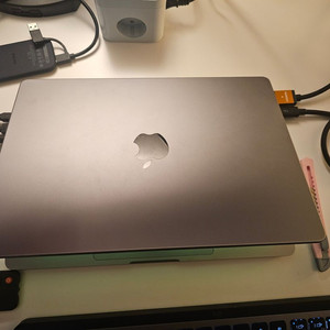 M1 MAX 64gb 1TB 14인치 이미지