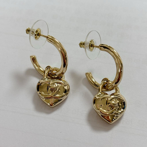 샤 로고 골드 귀걸이 드롭형