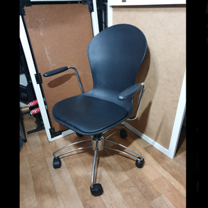 심플한 책상의자 빠른 판매(2개 일괄/높이조절 가능)