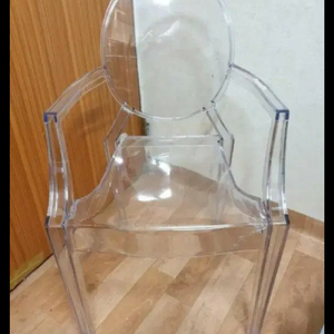 인테리어 및 실용적인 투명의자