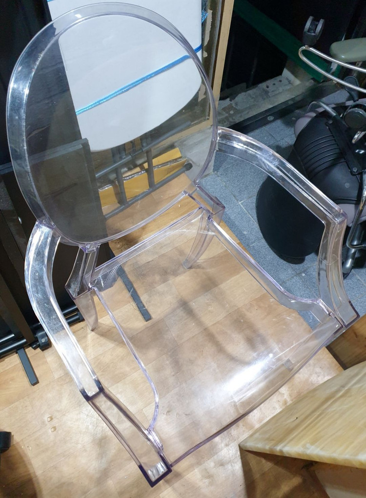 인테리어 및 실용적인 투명의자--1