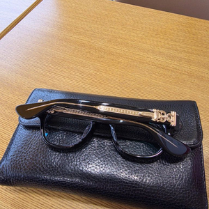 크롬하츠 안경 컨볼루티드 블랙 골드 판매합니다