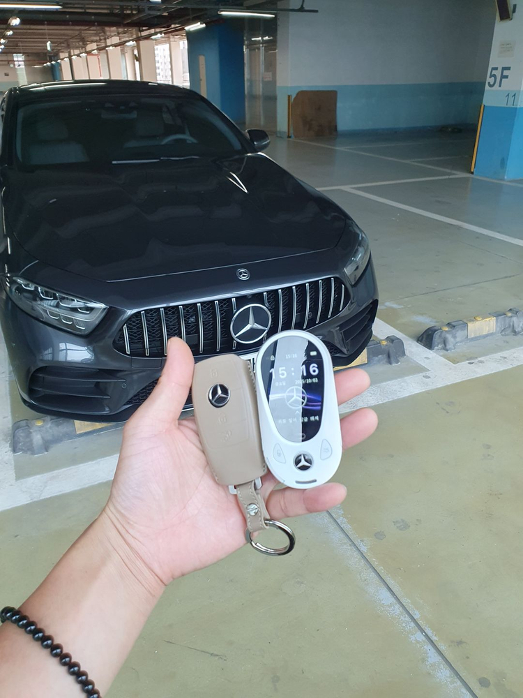 벤츠 CLS300d 2020년식, 스마트키를 디스플레이 타입으로 새롭게 구성 이미지