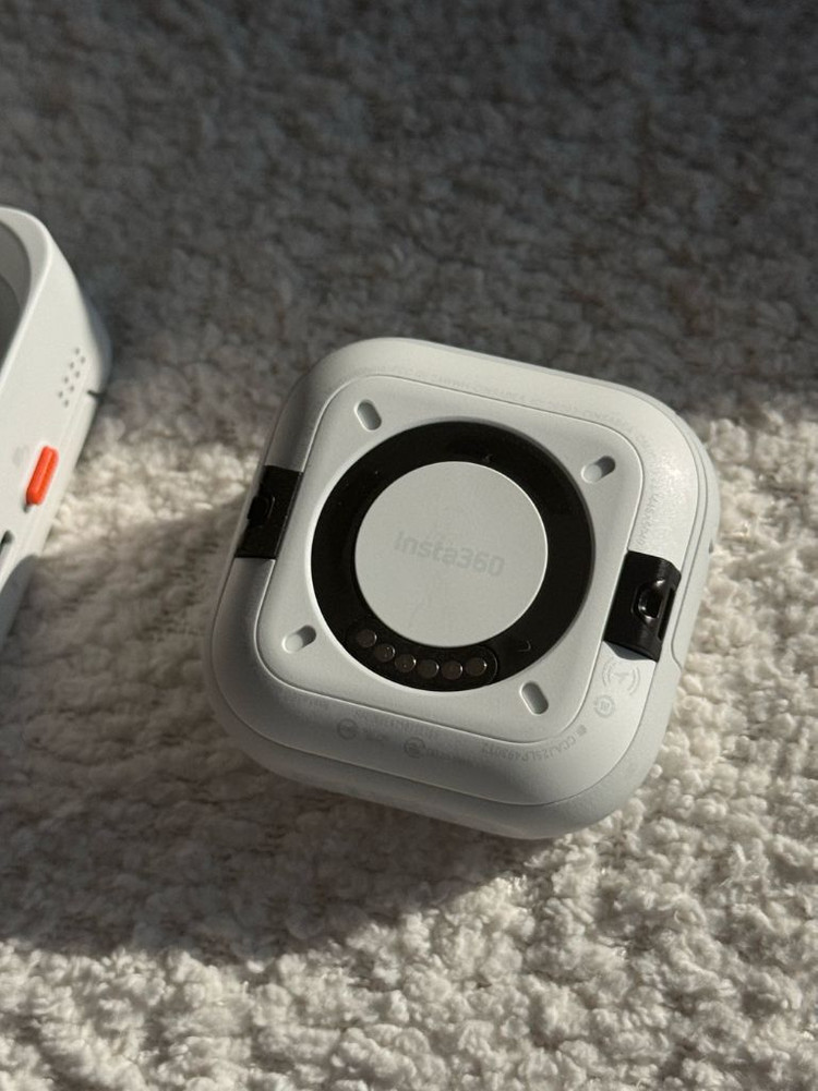 인스타360 GO ULTRA 번들셋 화이트--3