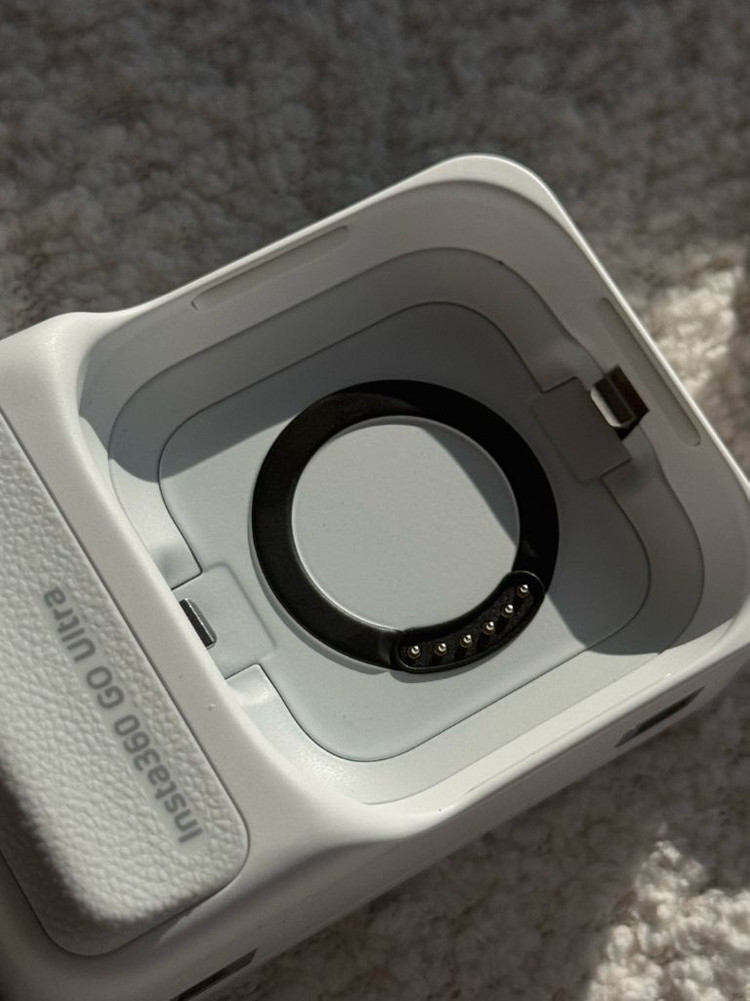 인스타360 GO ULTRA 번들셋 화이트--4