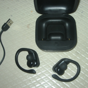 블루투스 코시스포츠 이어폰 브릿츠 헤드폰 팝니다