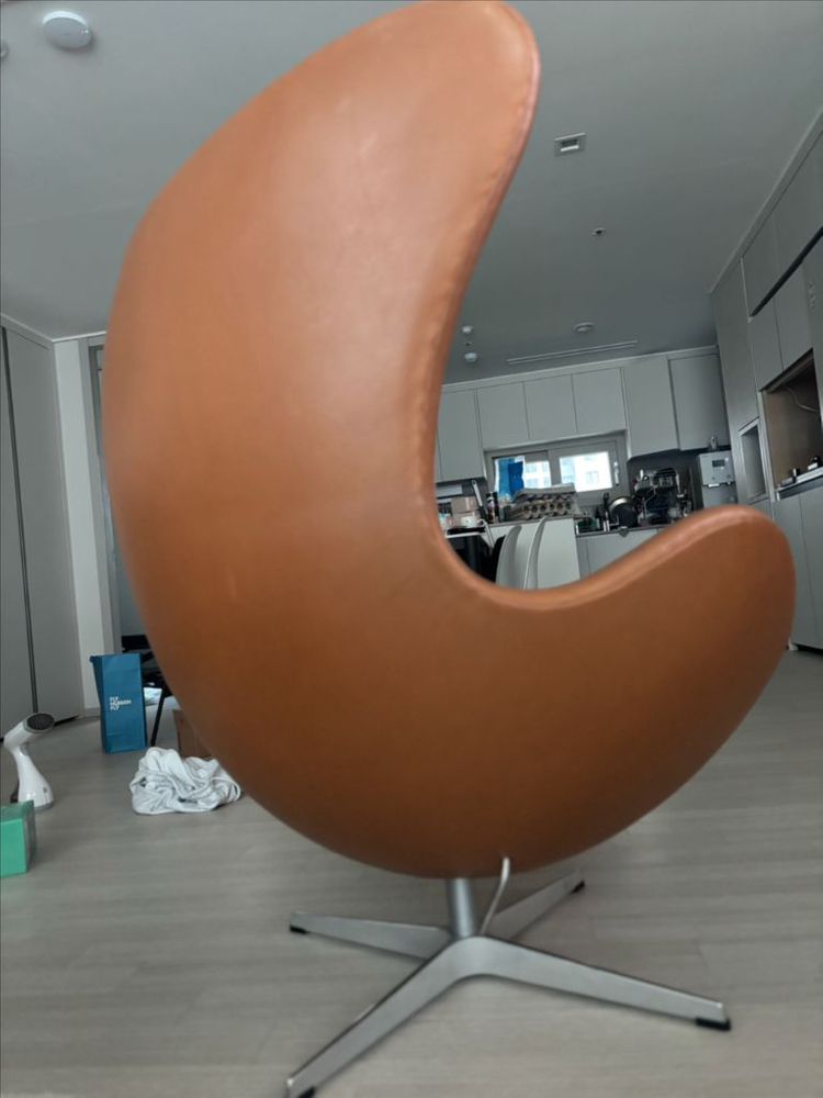 프리츠한센 에그체어 이미지