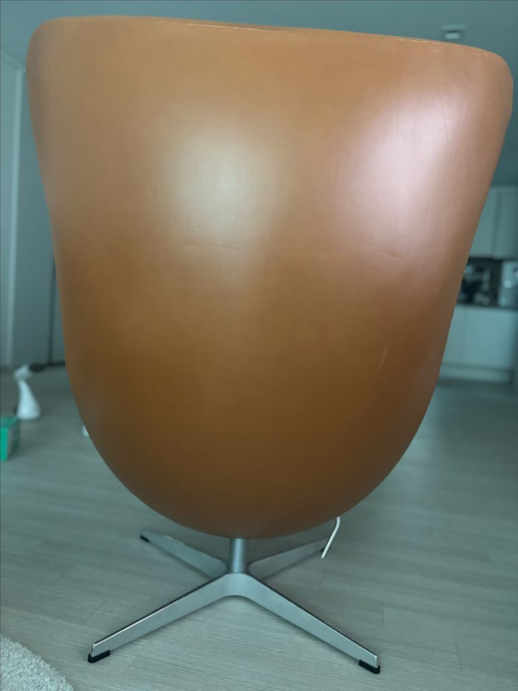 프리츠한센 에그체어 이미지