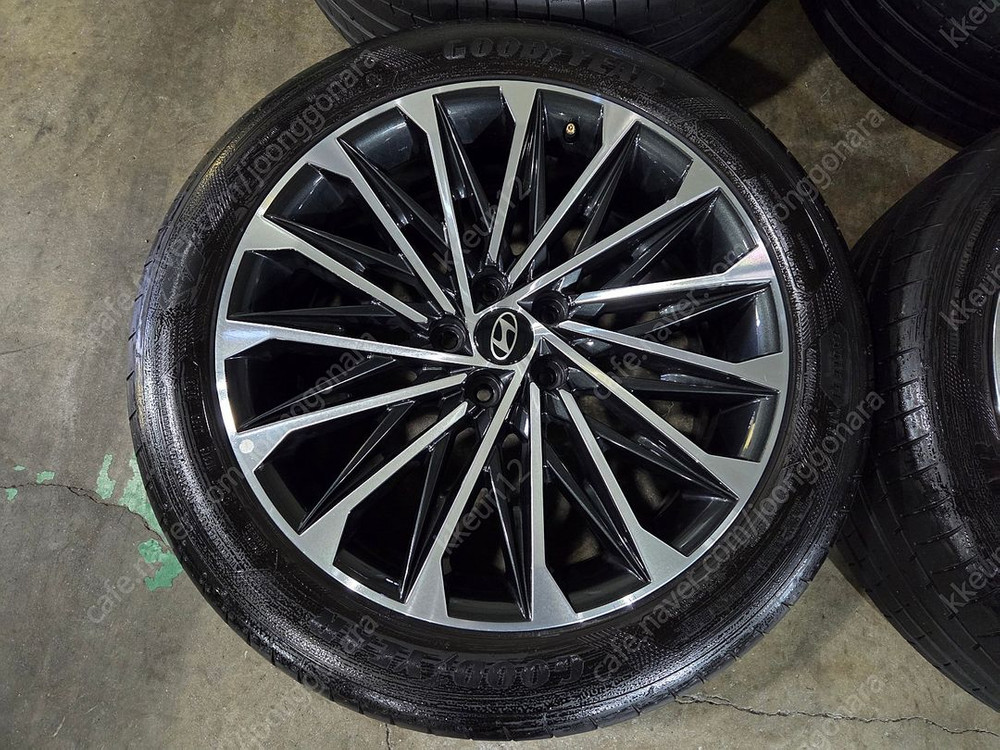 펠리세이드,싼타페,신형카니발 20인치 휠타이어 이미지