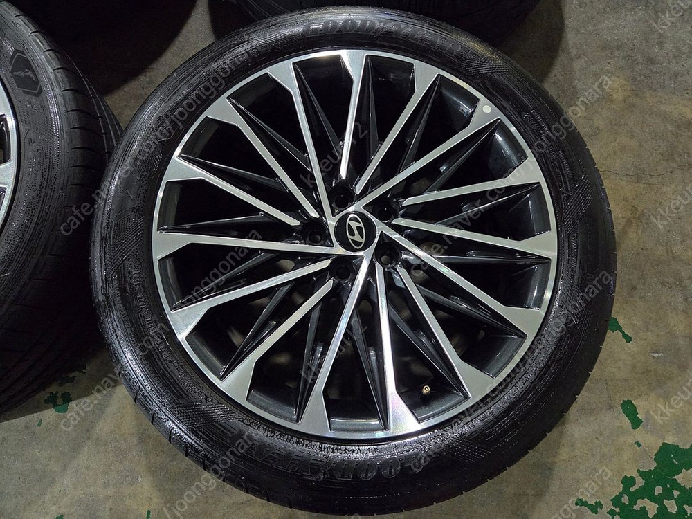 펠리세이드,싼타페,신형카니발 20인치 휠타이어 이미지