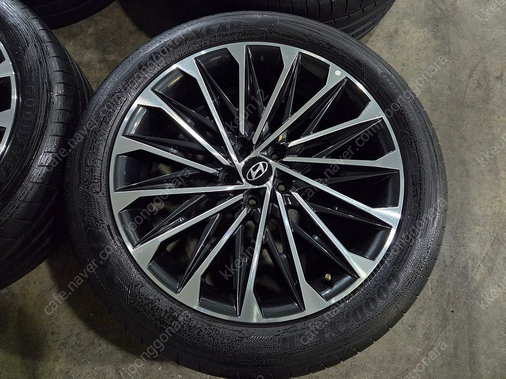 펠리세이드,싼타페,신형카니발 20인치 휠타이어 이미지