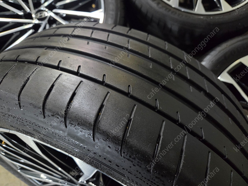 펠리세이드,싼타페,신형카니발 20인치 휠타이어 이미지