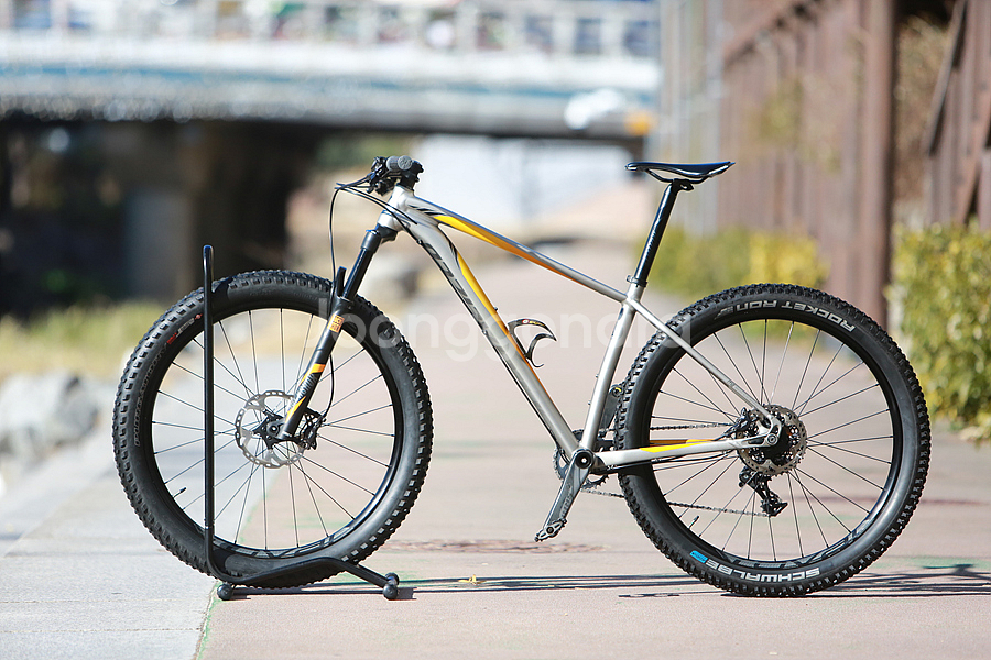 16년 스페셜라이즈드 퓨즈 프로 6패티 M -27.5인치---1