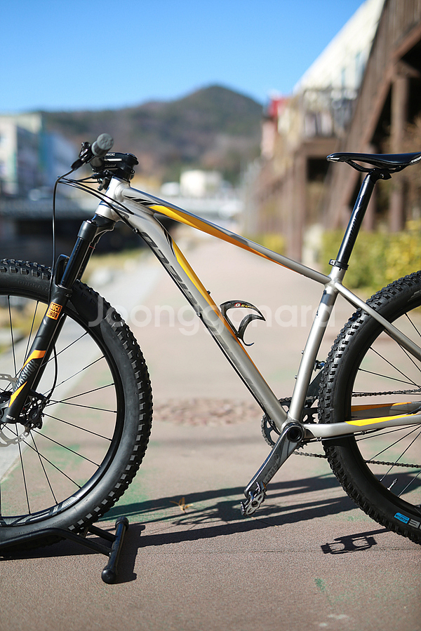 16년 스페셜라이즈드 퓨즈 프로 6패티 M -27.5인치---5