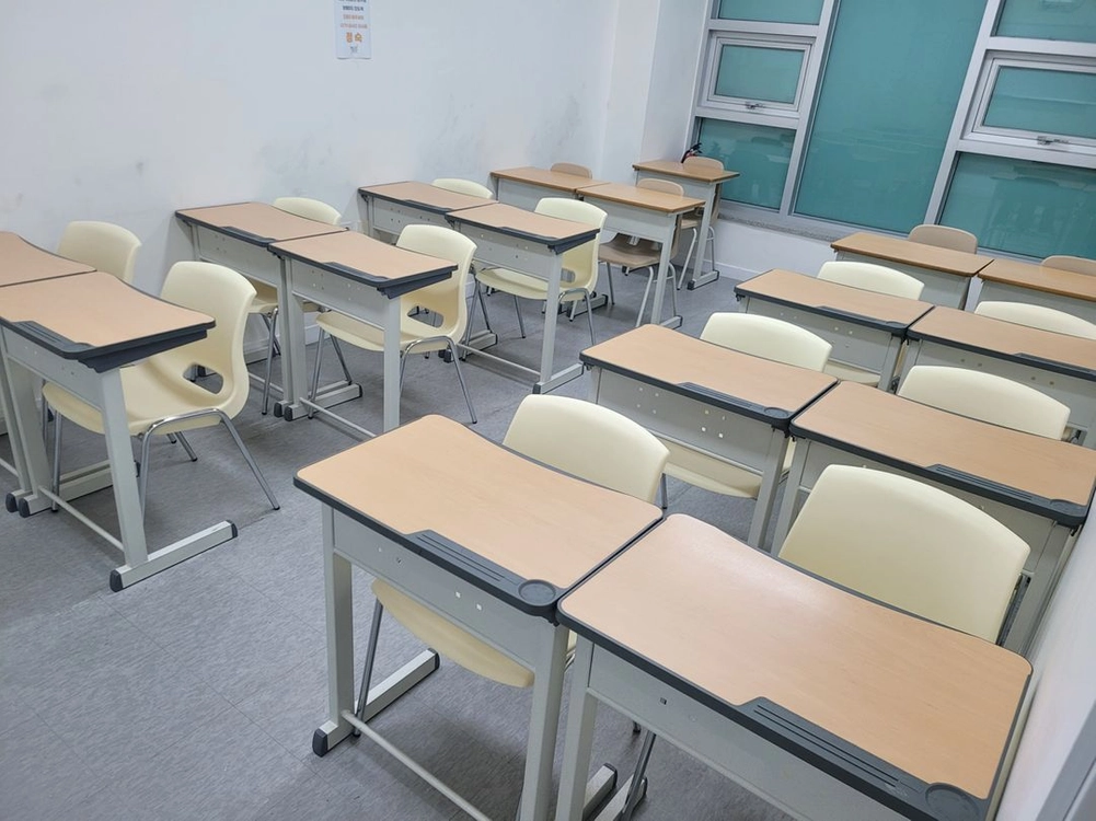 교원 학생 책상 의자 세트 이미지