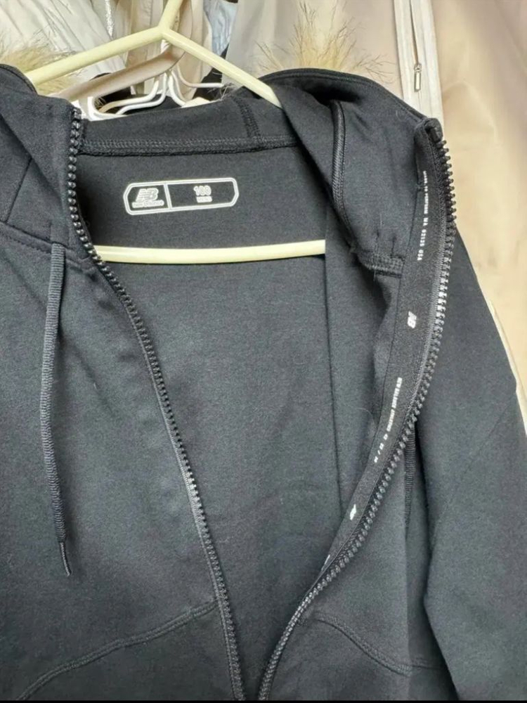 뉴발란스 후드집업 블랙색상 사이즈 100 새거팝니다 이미지