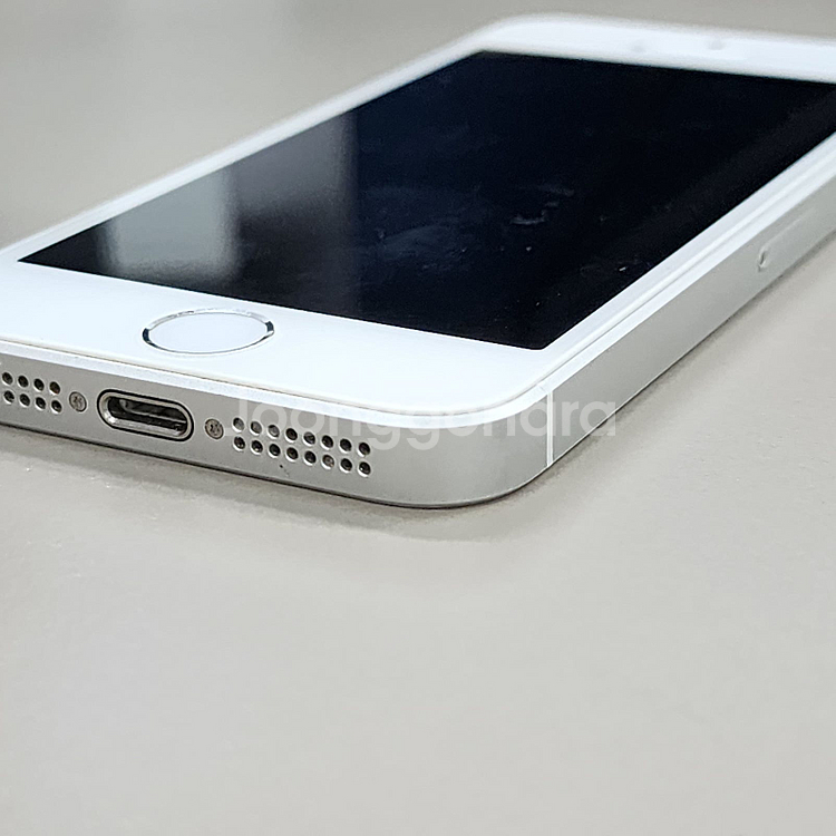 *10만원* 아이폰 SE1 실버 16기가모델 상태 SSS급 소장폰 추천 판매합니다--6