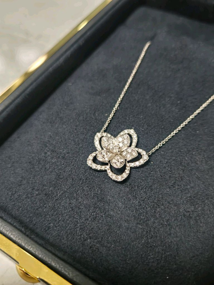 그라프 와일드 플라워 라지 다이아몬드 팬던트 목걸이 이미지