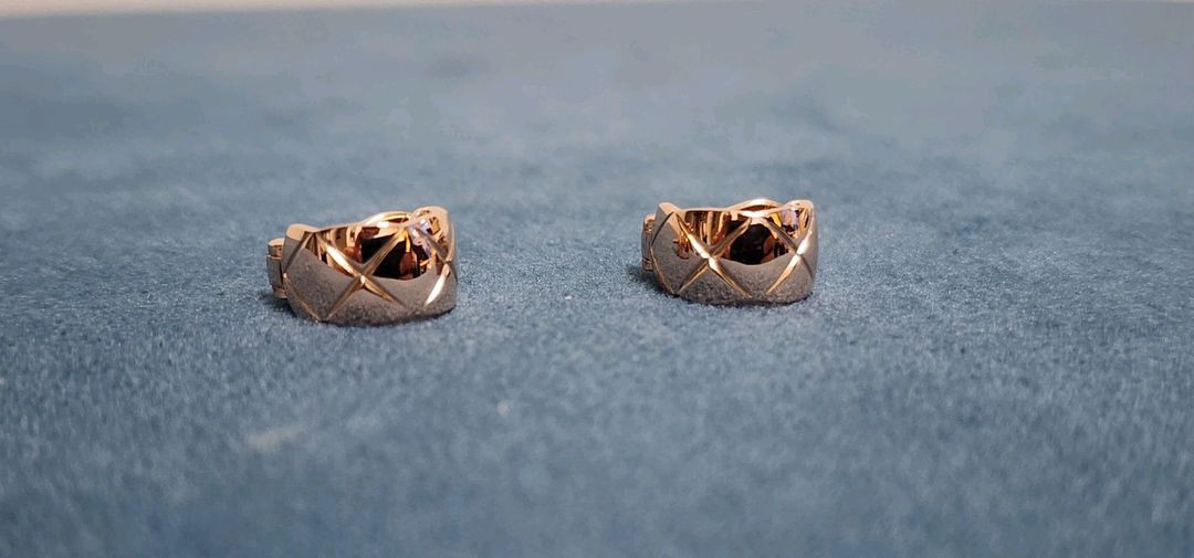 18k 베이지골드 색상 퀄팅 귀걸이--1