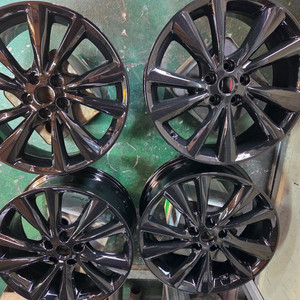 더뉴카니발 19인치 순정 정품휠 입니다