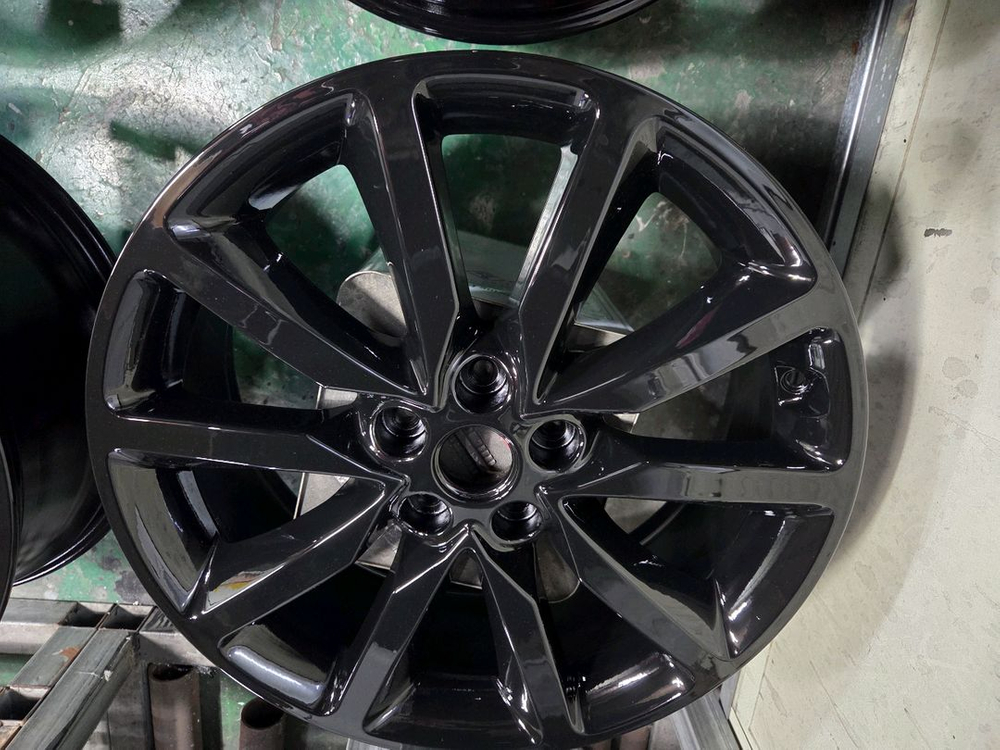 올뉴쏘렌토 19인치 순정 크롬도장 휠 박리후 분체블랙유광 도장복원 제품--3