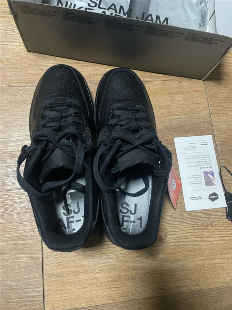 나이키 x 슬램잼 에어포스 1 로우 SP 블랙 앤 오프 느와르 이미지