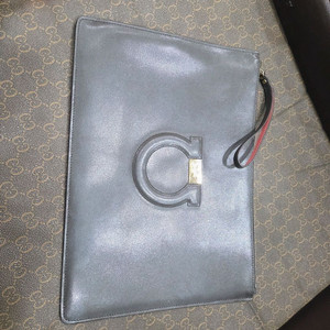 페라가모 간치니 클러치