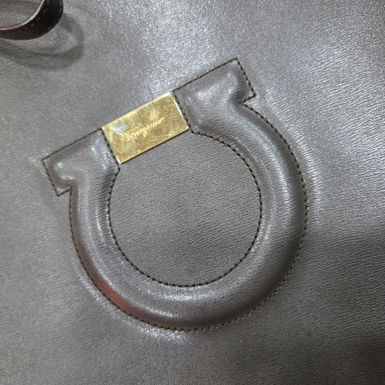 페라가모 간치니 클러치--1