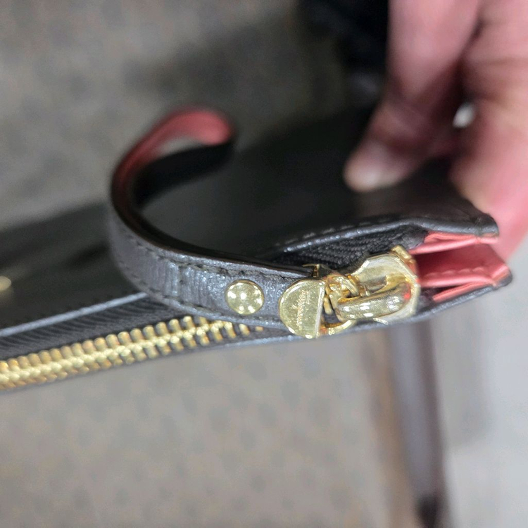 페라가모 간치니 클러치--3