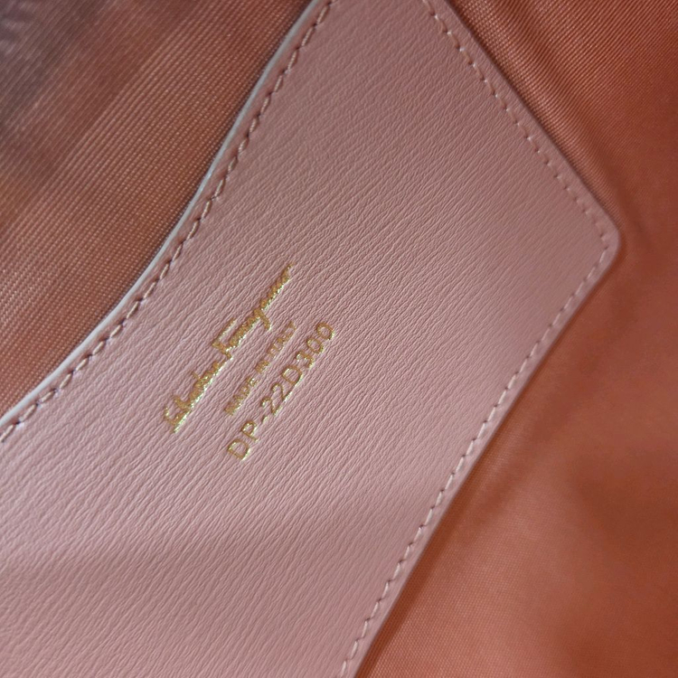 페라가모 간치니 클러치--4